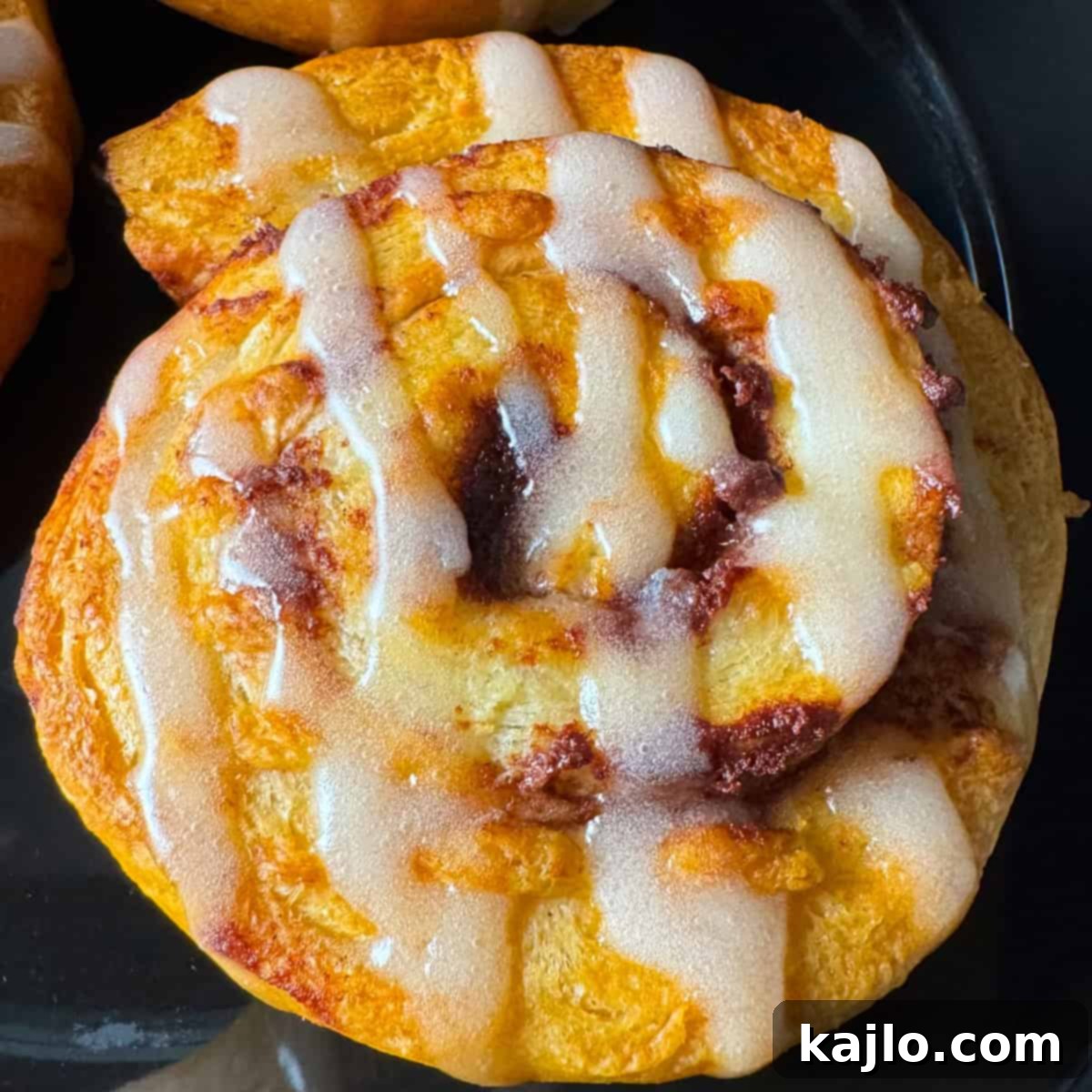 Trader Joe's Cinnamon Rolls Air Fryer Recipe 1 featured 15922