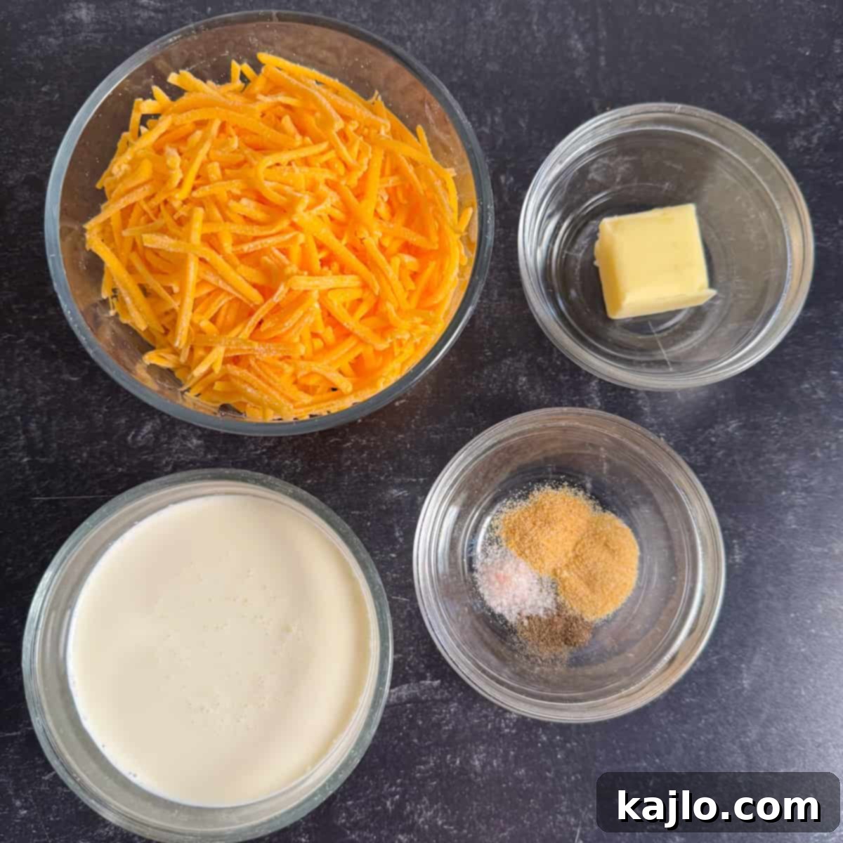 Creamy Keto Cheese Sauce 3 keto cheese sauce ingredients