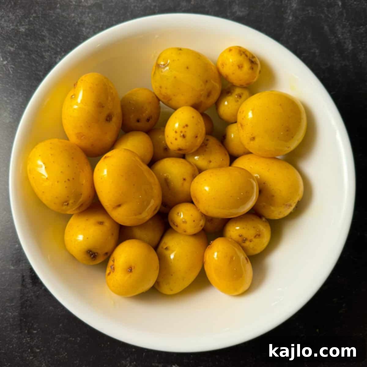 Mini potatoes air fryer preparation