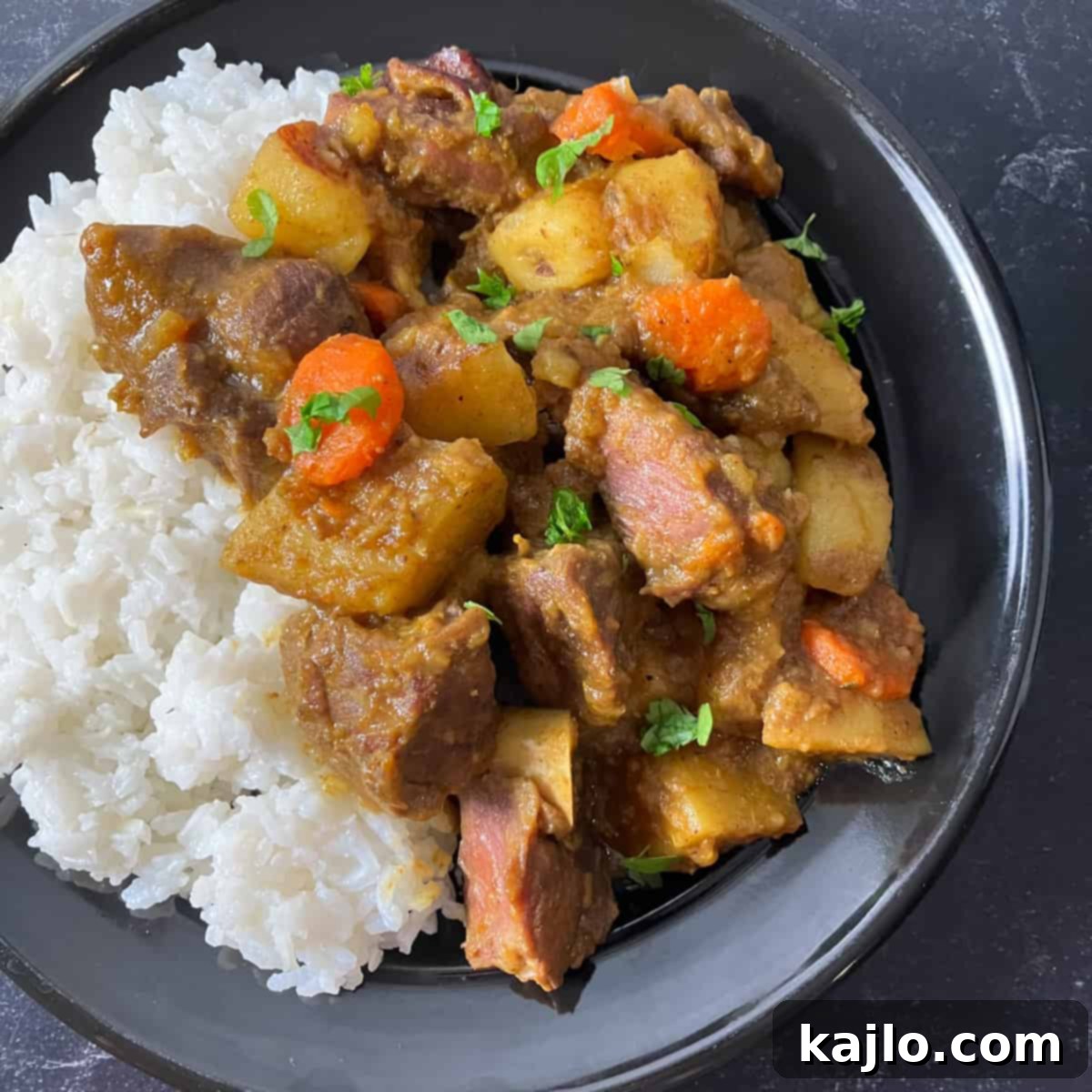 Goat Meat Your Complete Guide to Recipes Sourcing and Health Benefits 2 A vibrant and aromatic bowl of goat meat curry, richly spiced and garnished, ready to be served.