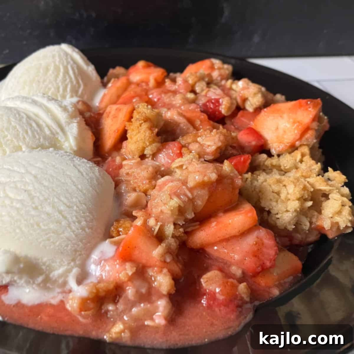 Apple Strawberry Crisp 9 strawberries and apples crisp
