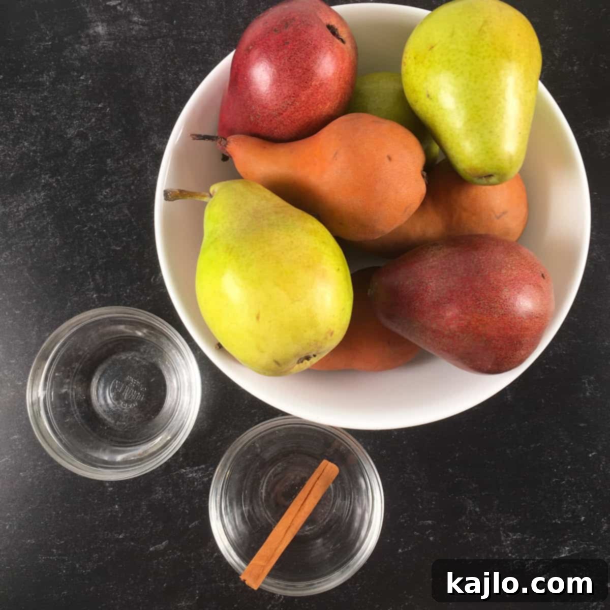 Simple ingredients for making homemade pear sauce
