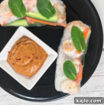 Fresh spring rolls with shrimp and peanut sauce