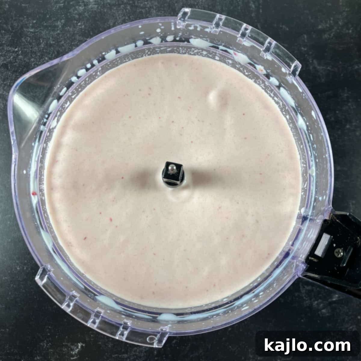 Smoothie banana mango strawberry