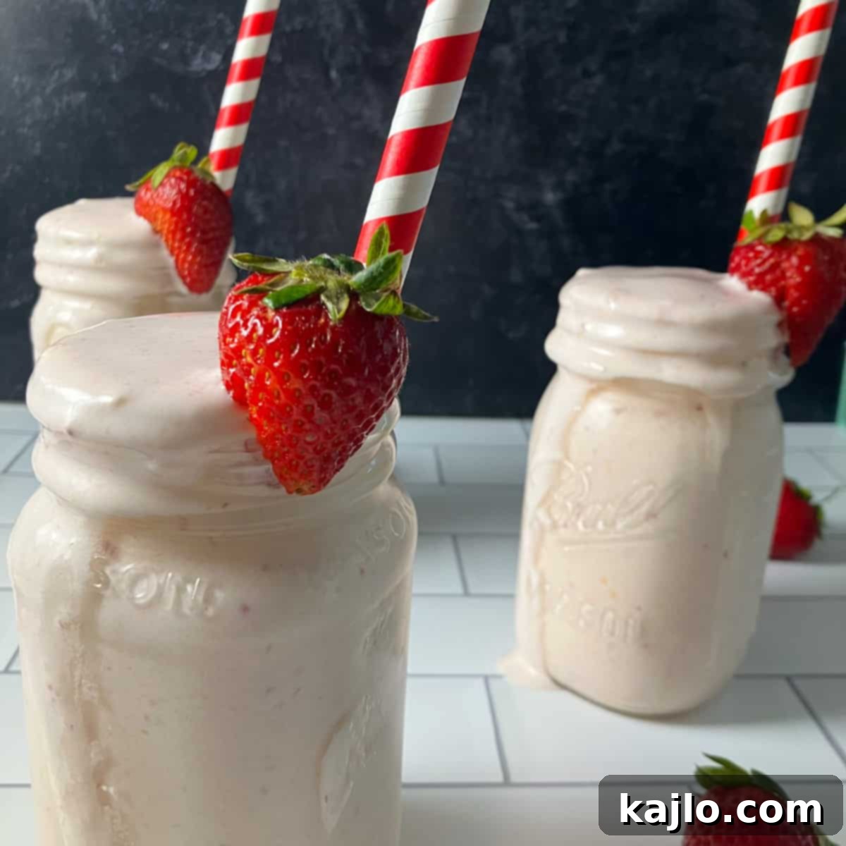 Mango strawberry banana smoothie with toppings