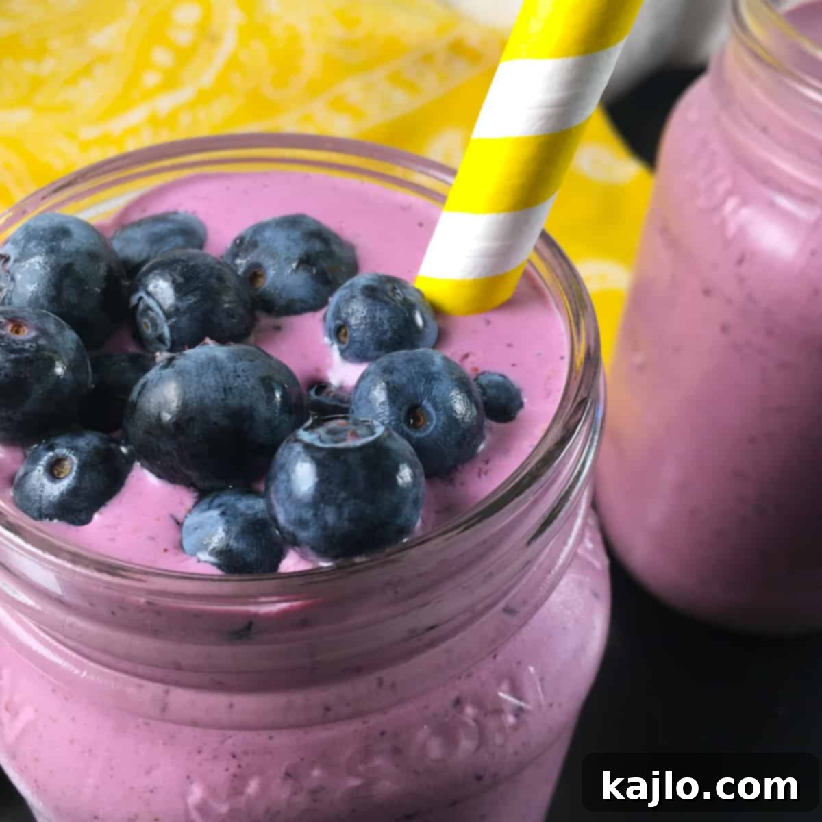 A refreshing blueberry smoothie, perfect for a low-carb diet, garnished with fresh berries.