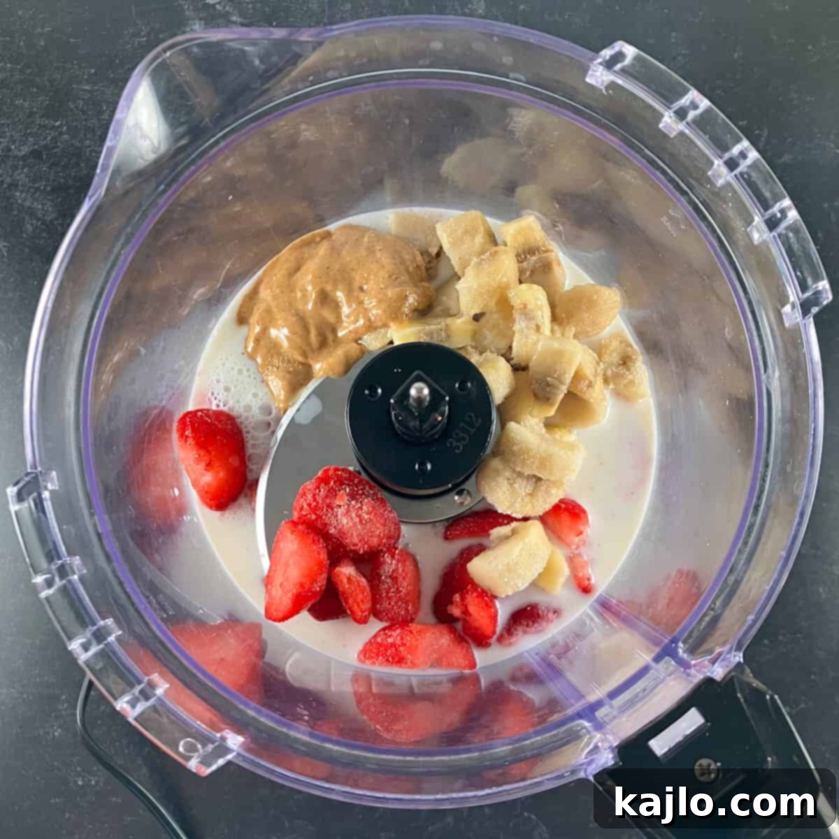 how to make strawberry peanut butter banana smoothie