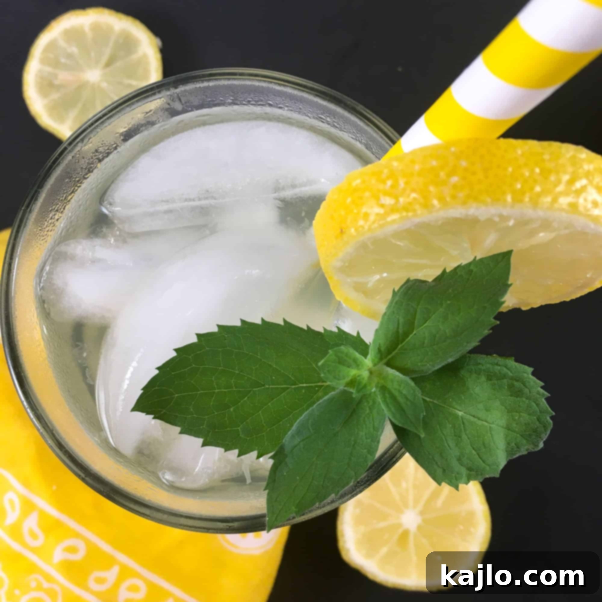 Keto lemonade over ice